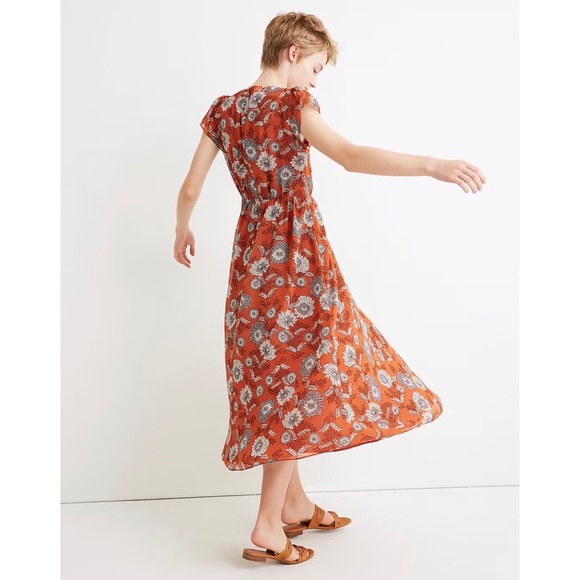 Madewell Sheer-Sleeve Button-Front Midi Dress in Gathered Blooms - Picture 6 of 14
